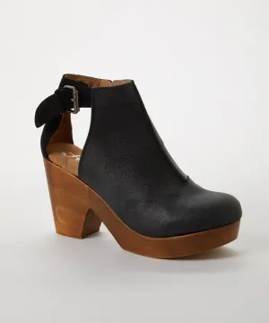 FREE PEOPLE AMBER ORCHARD LEATHER CLOGS