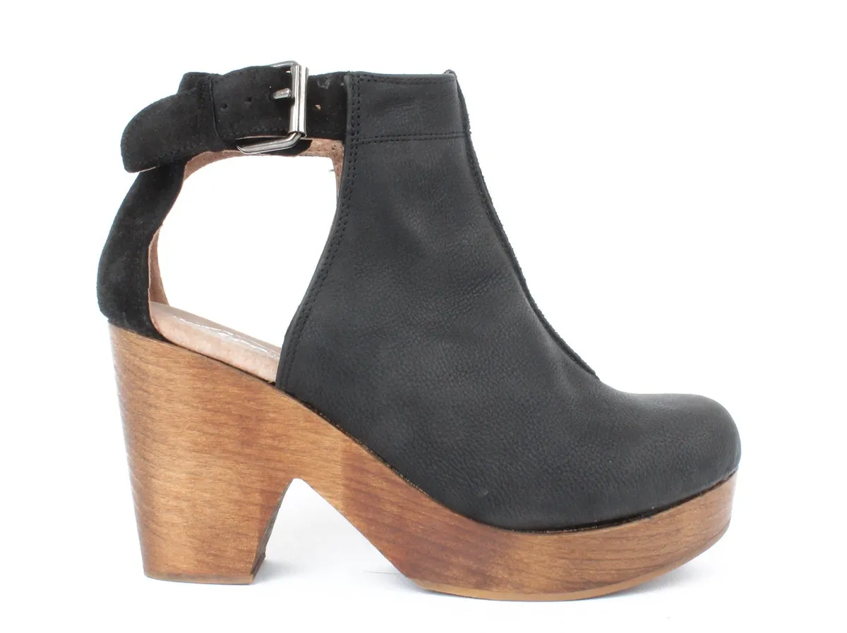 FREE PEOPLE AMBER ORCHARD LEATHER CLOGS