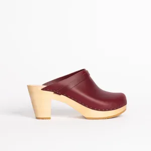 Kat heel in Burgundy