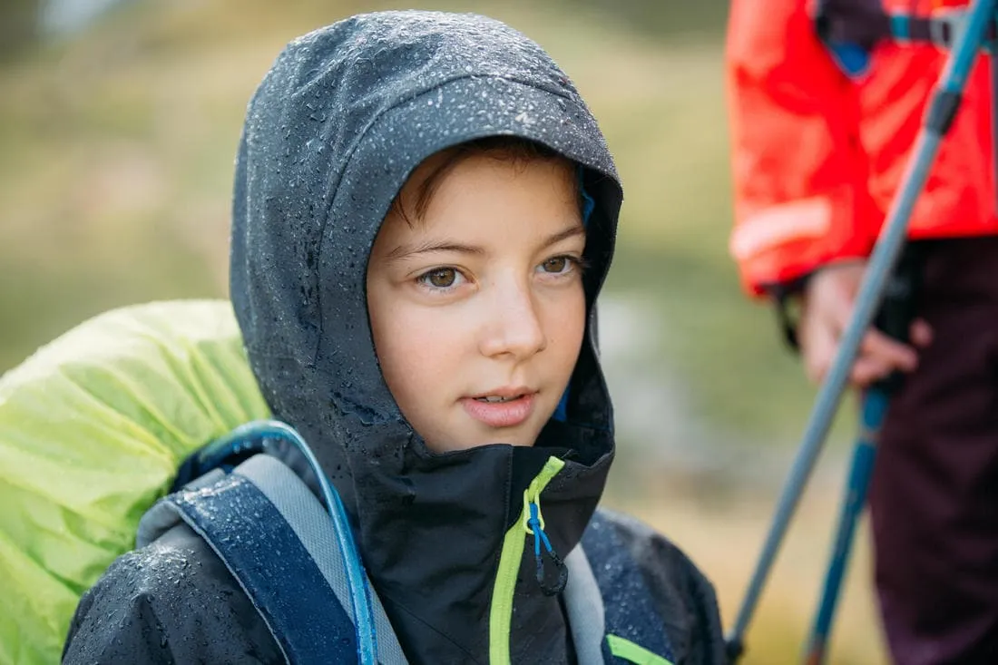 Veste imperméable de randonnée enfant 7-15 ans, MH900 noire