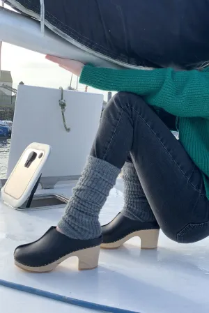 Ylene Black Clogs
